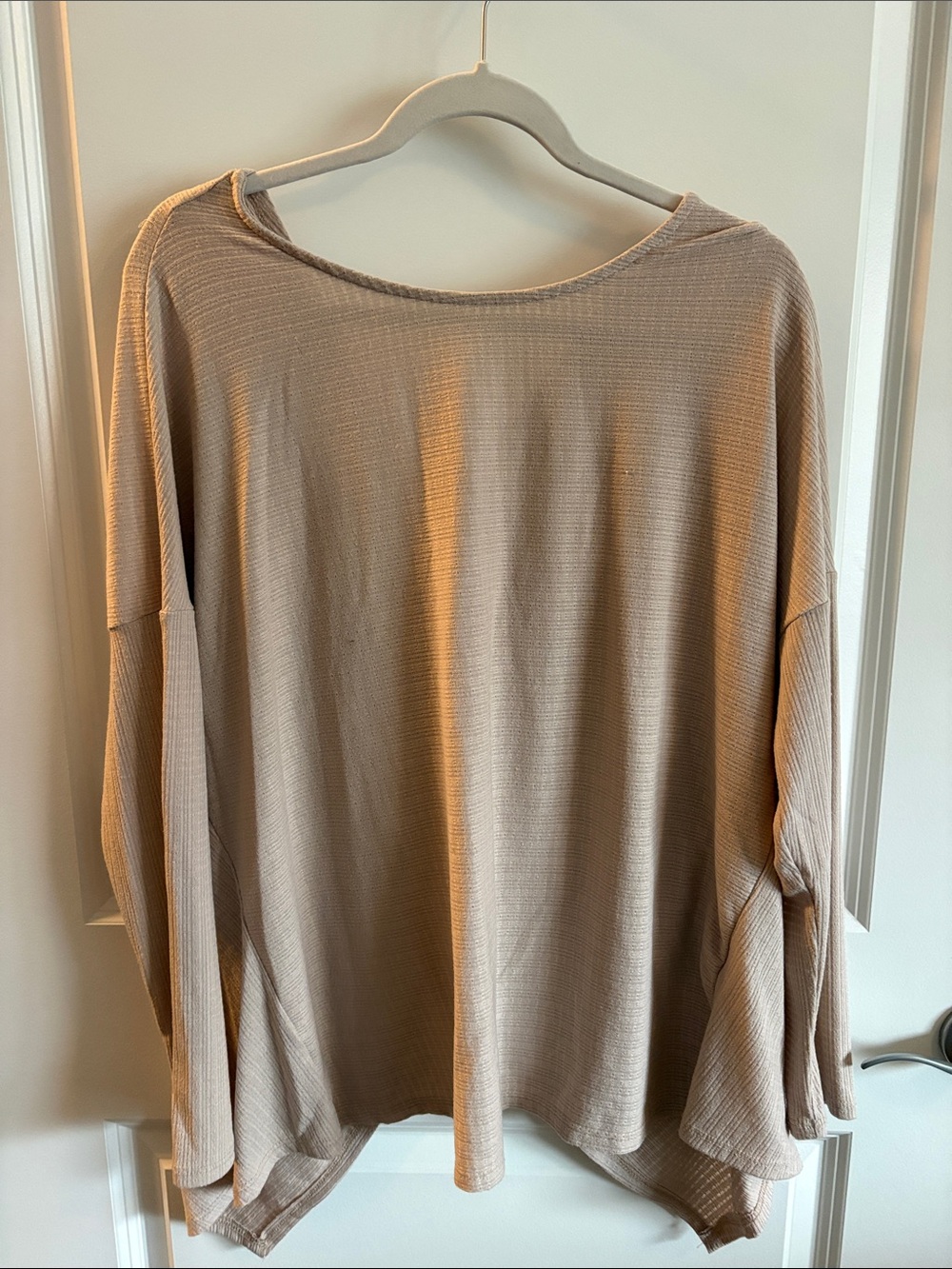 Boutique Relaxed Knit Long-Sleeve Top in Taupe with Twist-Back Design